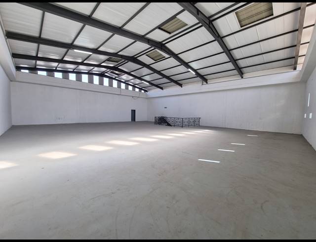 1,499M² WAREHOUSE TO LET IN ORMONDE
